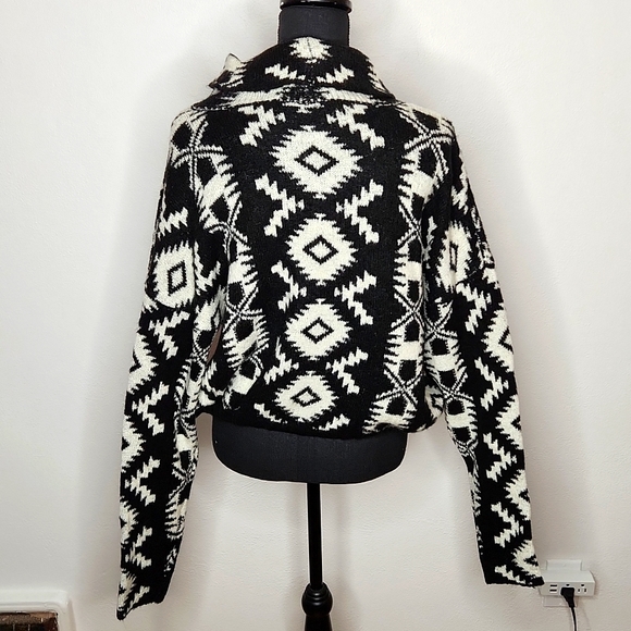 Boho No Boundaries Aztec turtle next sweater - Picture 6 of 10
